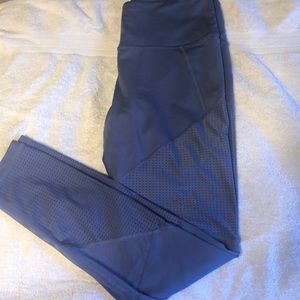 VS Sport Knockout workout pants, size Medium